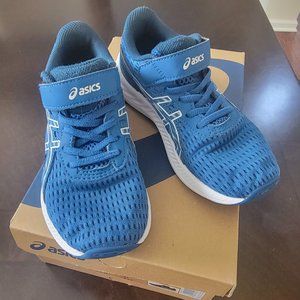 Boys shoes